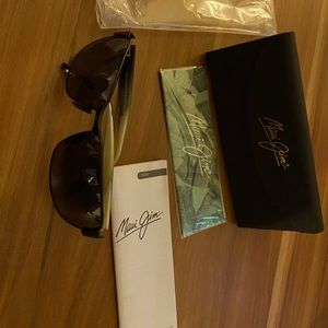 Maui Jim, Black Coral in great condition, no scratches on the lenses